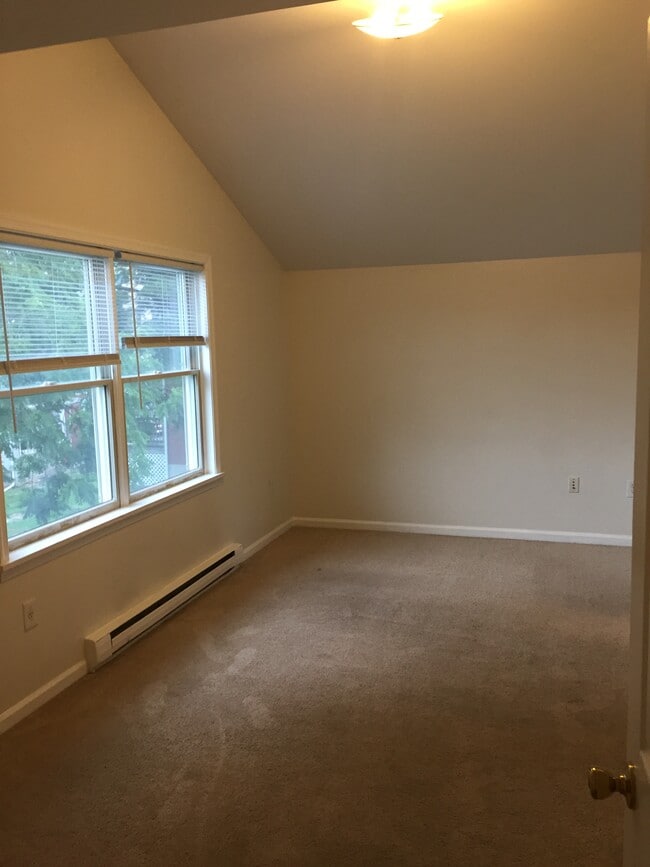 126 W Nittany Ave in State College, PA - Foto de edificio - Building Photo