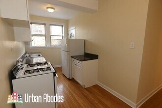 527 W Aldine Ave, Unit A04C in Chicago, IL - Foto de edificio - Building Photo