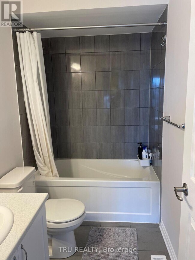 31 Zoisite Private in Ottawa, ON - Building Photo - Building Photo