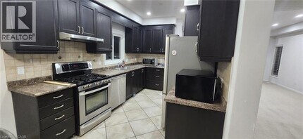 276 Countrystone Crescent in Kitchener, ON - Building Photo - Building Photo