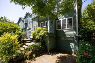 321 SE 14th Ave in Portland, OR - Building Photo - Building Photo