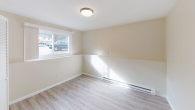 9 Park St in Stafford, CT - Building Photo - Building Photo