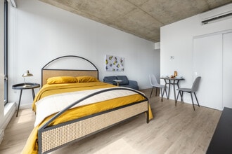 Appartements Dorchester in Montréal, QC - Building Photo - Building Photo