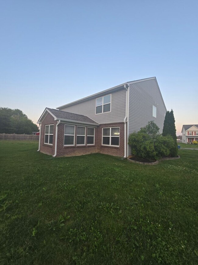 9490 Treyburn Lakes Dr in Indianapolis, IN - Building Photo - Building Photo