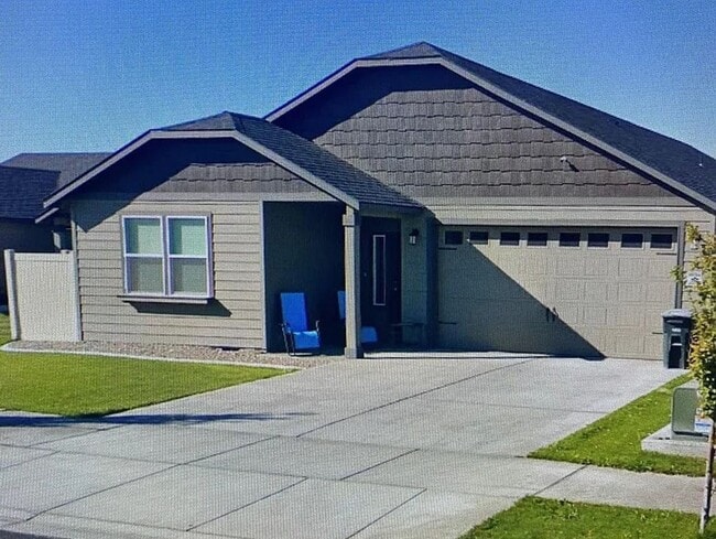 property at 604 S Lakeland Dr