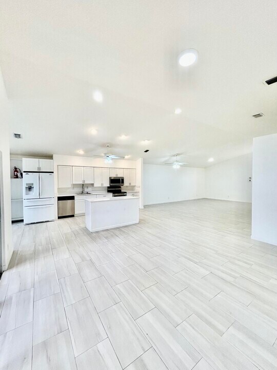 7818 Stirling Bridge Blvd S in Delray Beach, FL - Building Photo