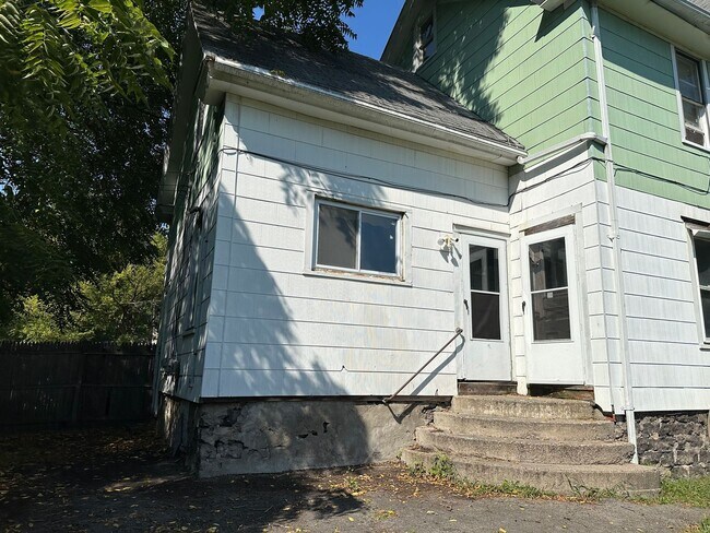 337 Magnolia St-Unit -DN in Rochester, NY - Building Photo - Building Photo