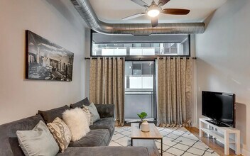 660 W Wayman St in Chicago, IL - Building Photo - Building Photo