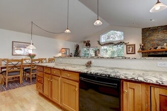 192 Burgundy Cir in Silverthorne, CO - Building Photo - Building Photo