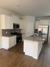 10325 Baron Dr in Aubrey, TX - Foto de edificio - Building Photo