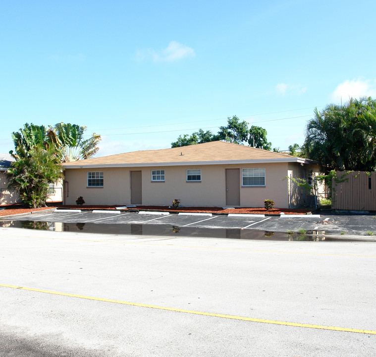 Briarwood in Lauderhill, FL - Building Photo