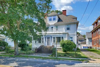 288 Pleasant St, Unit 1 in Winthrop, MA - Foto de edificio - Building Photo