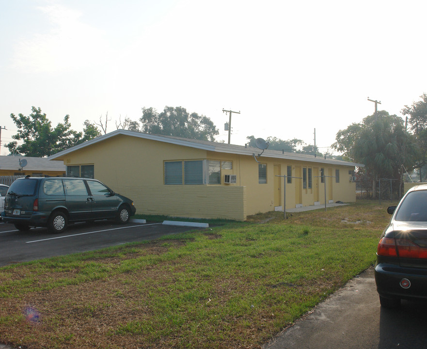 80-90 NW 32nd Ave in Fort Lauderdale, FL - Building Photo