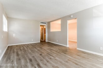2166 Jammes Rd in Jacksonville, FL - Foto de edificio - Building Photo