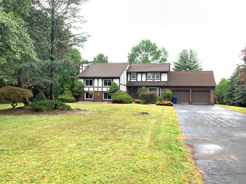 21 Deanne Lynn Cir in Windsor, CT - Building Photo