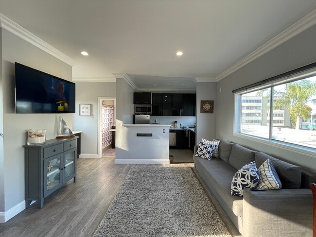 1616 E Ocean Blvd, Unit 14 in Long Beach, CA - Building Photo - Building Photo