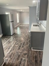 44 Bridgeport Ave in Shelton, CT - Foto de edificio - Building Photo