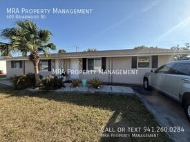 600 Briarwood Rd in Venice, FL - Building Photo