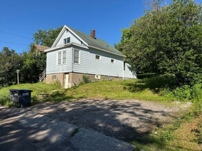 1318 E 11th St in Duluth, MN - Building Photo - Building Photo