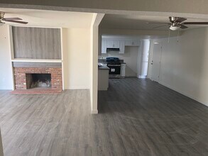 21101 Neuralia Rd in California City, CA - Building Photo - Building Photo