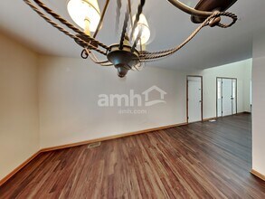 902 Thorn Creek Dr in Joliet, IL - Building Photo - Building Photo