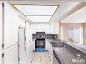 2812 E Valley Pkwy in Escondido, CA - Building Photo