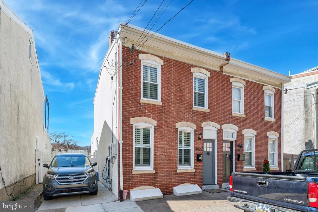 4822 Ogle St in Philadelphia, PA - Building Photo