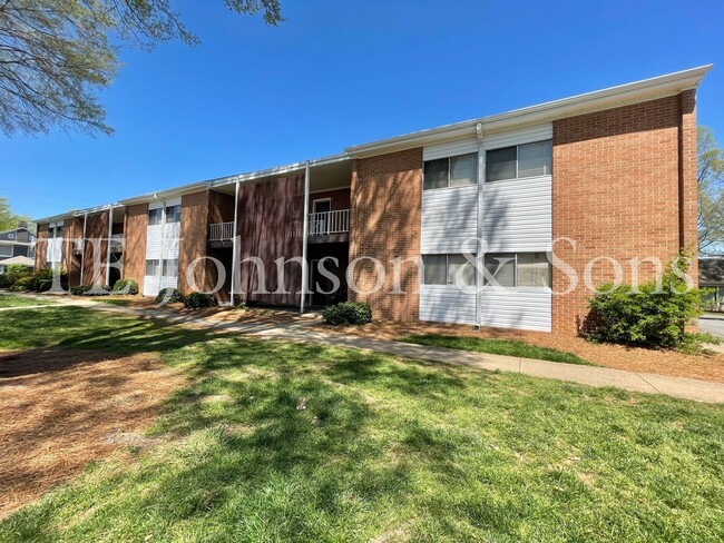 2001 S Main St in Winston-Salem, NC - Building Photo - Building Photo