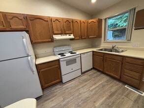 198 Valley St in Mars Hill, NC - Building Photo - Building Photo
