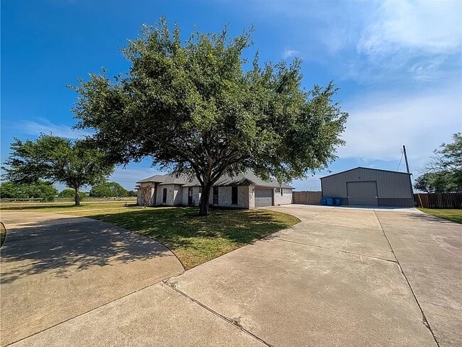 100 Lone Oak St in Portland, TX - Building Photo - Building Photo
