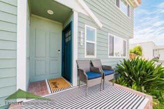 341 N Sierra Ave in Solana Beach, CA - Building Photo - Building Photo