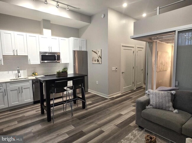 property at 1320 Fenwick Ln