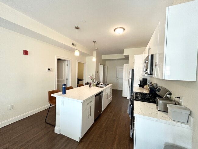 81 Amory St, Unit 303 in Boston, MA - Building Photo - Building Photo