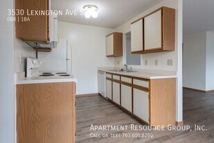 3530 Lexington Ave S in Eagan, MN - Building Photo