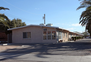 Kiva Apartments in Tucson, AZ - Building Photo