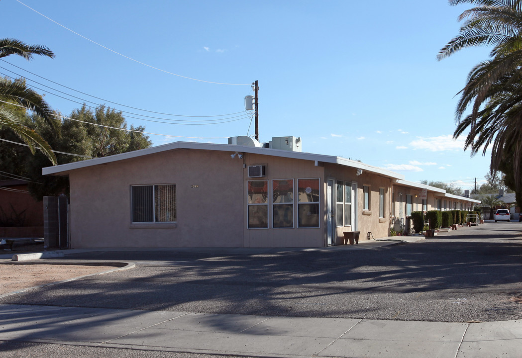 Kiva Apartments in Tucson, AZ - Foto de edificio