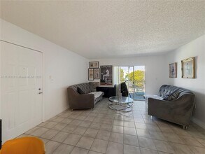 8660 SW 212th St in Cutler Bay, FL - Building Photo - Building Photo