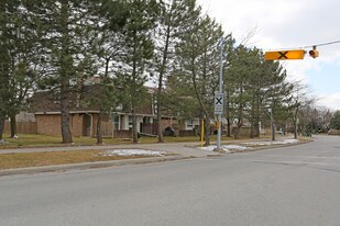 55-99 Brimwood Blvd in Toronto, ON - Building Photo