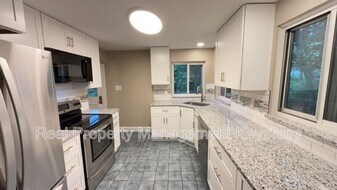 806 N Margaretta St in Turtle Creek, PA - Building Photo