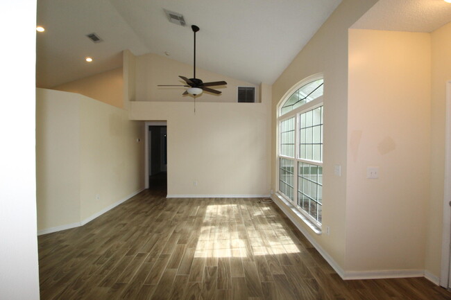 2073 SW Capeador St in Port St. Lucie, FL - Building Photo - Building Photo