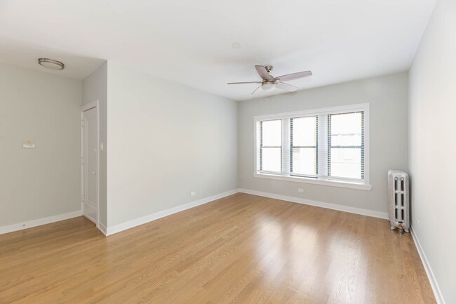 4838 N Wolcott Ave, Unit 2B in Chicago, IL - Foto de edificio - Building Photo