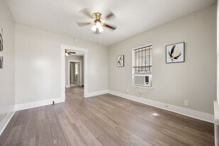 1 Nettleton St in Houston, TX - Building Photo