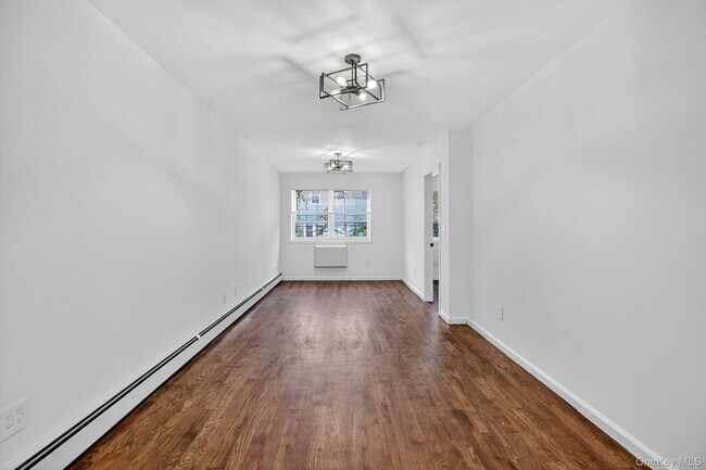 596 E 164th St in Bronx, NY - Foto de edificio - Building Photo