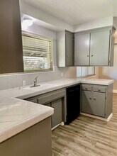1360 San Clemente Wy in Sacramento, CA - Building Photo - Building Photo