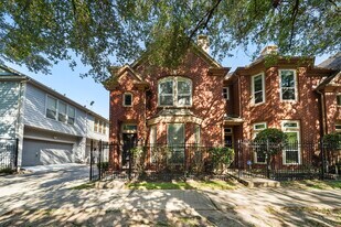 90 McGowen St in Houston, TX - Building Photo