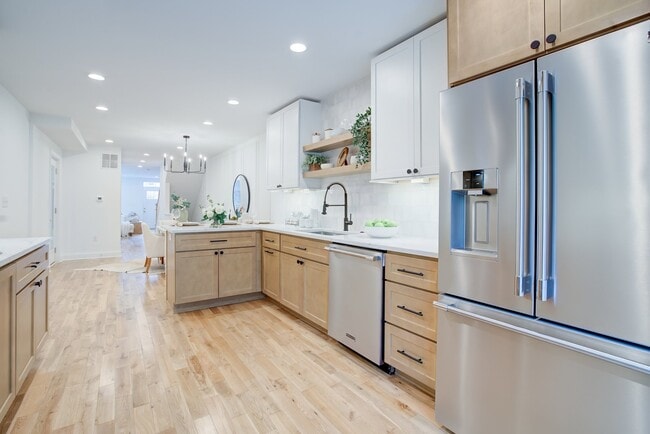 3 N Montford Ave in Baltimore, MD - Building Photo - Building Photo