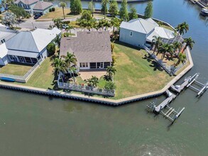 5704 Sea Trout Pl in Apollo Beach, FL - Building Photo - Building Photo