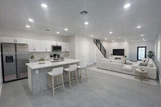 1123 NW 25th St in Miami, FL - Building Photo - Building Photo