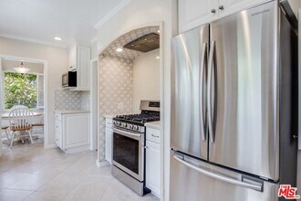 10514 Rochester Ave in Los Angeles, CA - Building Photo - Building Photo