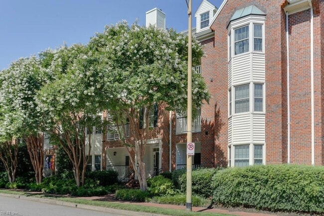 321 Duke St, Unit 133 in Norfolk, VA - Building Photo - Building Photo